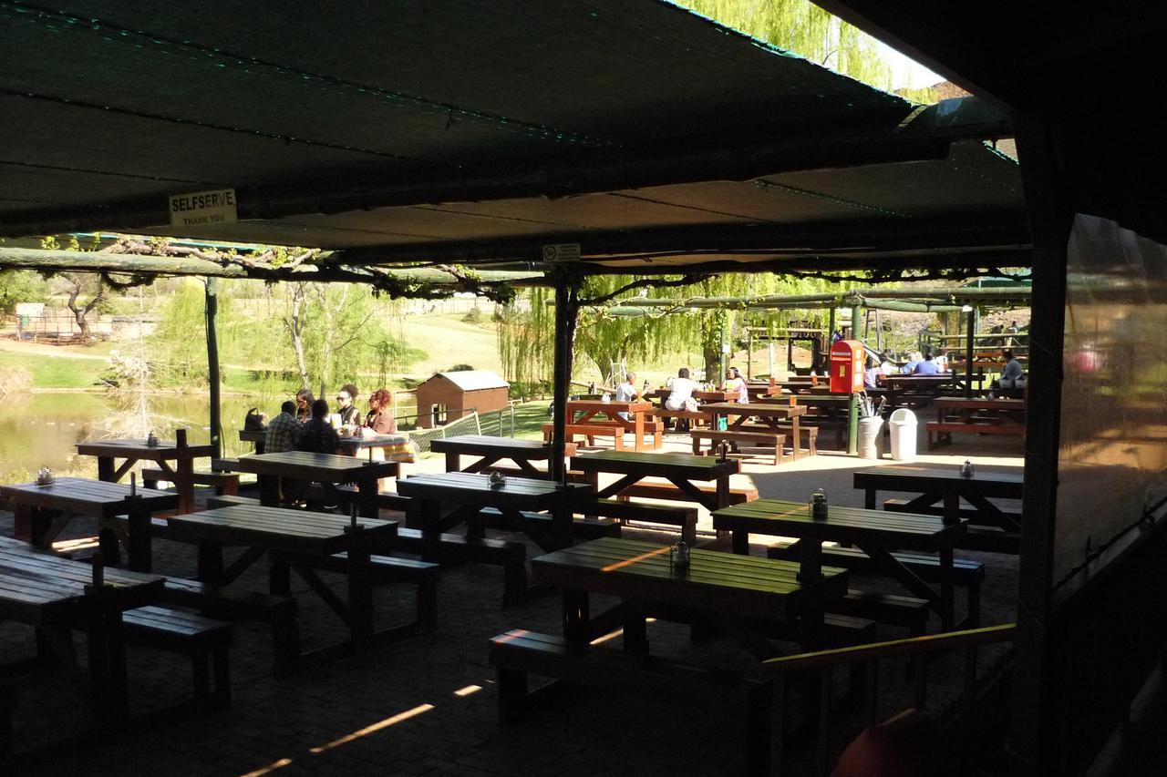 Wilgewandel Holiday Farm & Day Restaurant Oudtshoorn Eksteriør billede